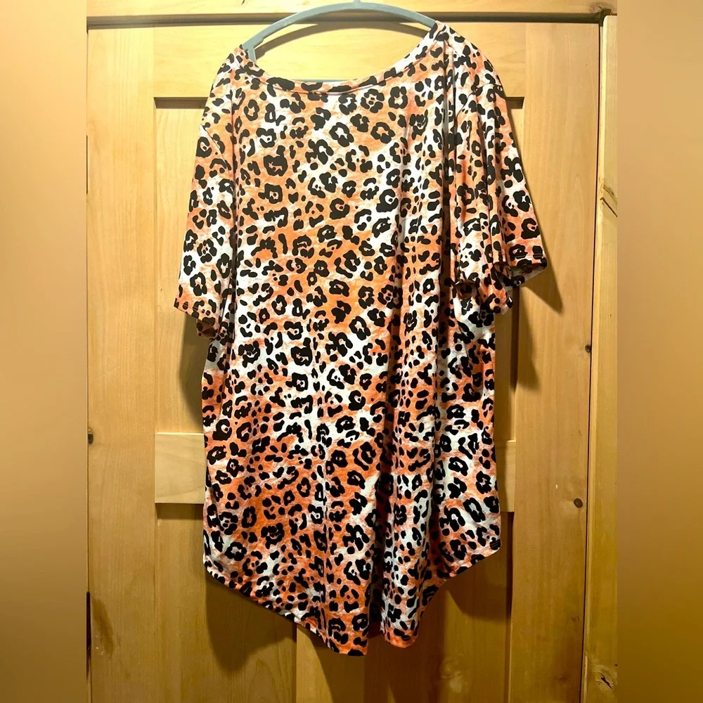LuLaRoe pink and white 3x shirt. - Picture 2 of 2